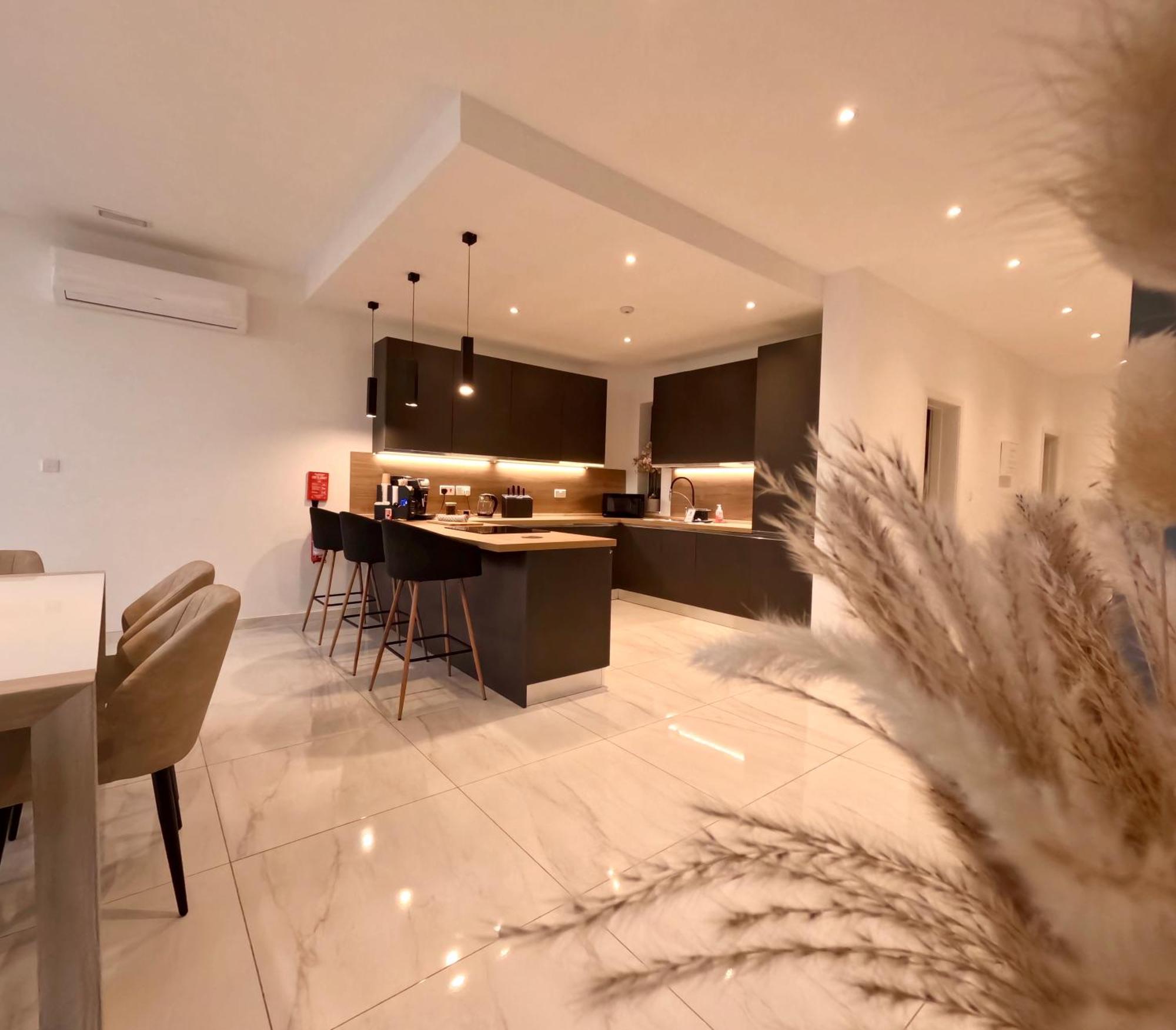 公寓 Modern In St Julian's Malta, With Breathtaking Views Of Spinola Bay *